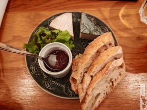 Plant based cheese degustation at Dis Leur in Bordeaux