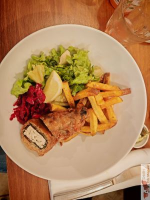 Tof'n Chips :  a marinated tofu fritter with home fries and lacto-fermented red cabbage with a homemade tartar sauce at Dis Leur in Bordeaux