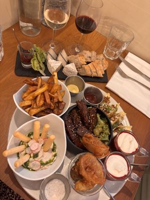 Vegan cheeses + selection of 6 tapas  at Dis Leur in Bordeaux