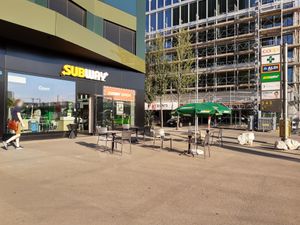 Outdoor seating at Subway in Schlieren