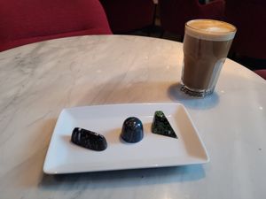 Vegan pralines and oat caffè latte at Steinbrenner & Nyberg in Gothenburg