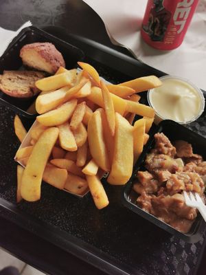 Vegan boulette, stofvlees en mayo. All cooked in vegetable oil. at 't Friethuis in Kampenhout