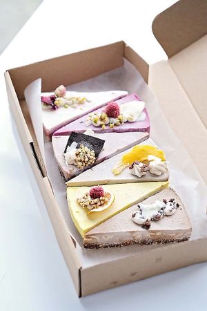 Cake box with 6 different tastes  at BooBooCakes in Brussels