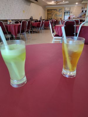 Apple juice and tea at Thin Hei Vegetarian in Ipoh