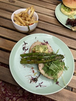 GF avo bagel w/ salt n’ pepper chips at Shrub in Chester