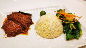 Banana Leaf Baked Fish Rice Set 👍 at Red Apple Veggie Cafe 红苹果素食 - Fortune Centre in Central Singapore