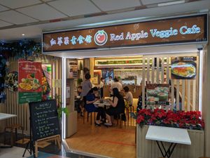 Red apple veggie cafe at Red Apple Veggie Cafe 红苹果素食 - Fortune Centre in Central Singapore