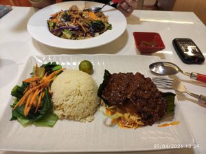 Nice presentation 👍.  Delicious 😋 at Red Apple Veggie Cafe 红苹果素食 - Fortune Centre in Central Singapore