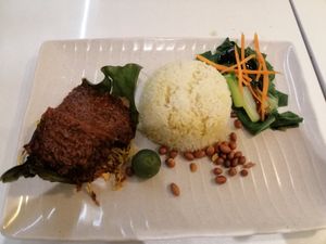 蕉叶烤鱼饭 at Red Apple Veggie Cafe 红苹果素食 - Fortune Centre in Central Singapore