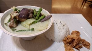 Green curry with rice with alot of veg. The curry is not the thick style but watery at Red Apple Veggie Cafe 红苹果素食 - Fortune Centre in Central Singapore