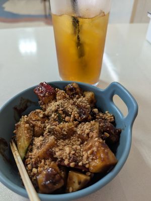 Snack and ice tea at Red Apple Veggie Cafe 红苹果素食 - Fortune Centre in Central Singapore