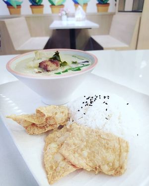 Thai Green Curry at Red Apple Veggie Cafe 红苹果素食 - Fortune Centre in Central Singapore