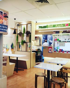 Seating space at Red Apple Veggie Cafe 红苹果素食 - Fortune Centre in Central Singapore