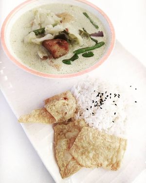 Thai Green Curry at Red Apple Veggie Cafe 红苹果素食 - Fortune Centre in Central Singapore