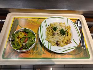Hausgemachte Pasta mit Mandelsauce und Kräutersaitlingen, dazu Beilagensalat at Mensa Petrisberg in Trier