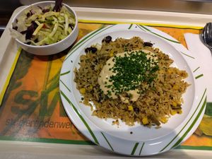 Mexikanische Reisgemüsepfanne mit Quinoa und mexikanischem Dip, dazu ein Beilagensalat at Mensa Petrisberg in Trier