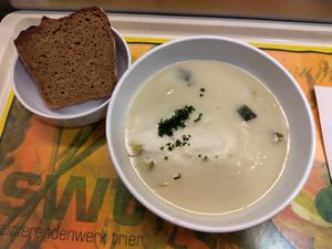 Lauchcremesuppe mit Brot (vegan) at Mensa Petrisberg in Trier