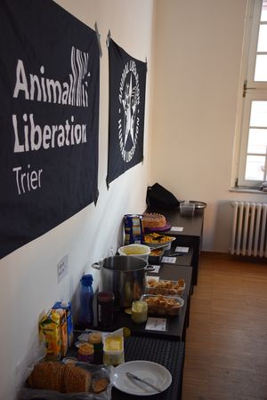 the buffet at Veganer Mitbringbrunch in Trier