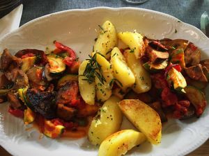 Mediterranes Grillgemüse mit Rosmarinkartoffeln  at Altes Bahnhöf'l in Dahn