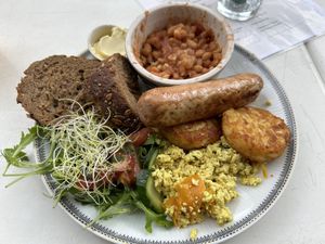 Vegan English breakfast  at CLO in Antwerpen