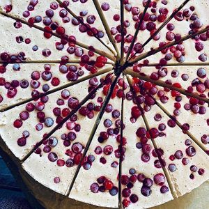 Lingon/vanlij tårta (raw) at Rawsome Days in Skoevde