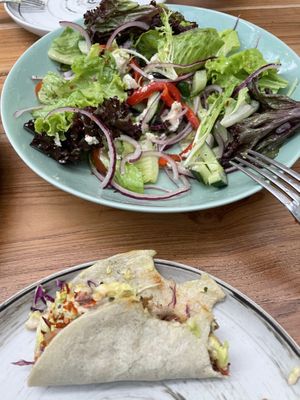 Und Greek salad mit veganem Feta sooooo lecker  at Nourish in Ungasan