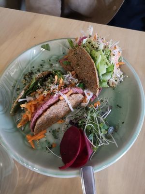 Burger cru at La Belle Verte in Gatineau