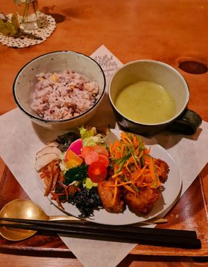  at Holy Holy Familiar Tree Cafe in Ikeda