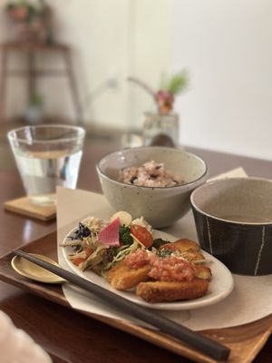 O prato é lindo e saboroso    at Holy Holy Familiar Tree Cafe in Ikeda