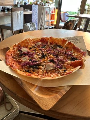 Pizza mega delicioso café da tarde    at Holy Holy Familiar Tree Cafe in Ikeda