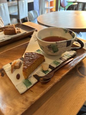 Torta também é muito saboroso. O chá é o melhor    at Holy Holy Familiar Tree Cafe in Ikeda