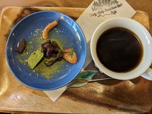 Maccha mini cake and blended coffee at Holy Holy Familiar Tree Cafe in Ikeda