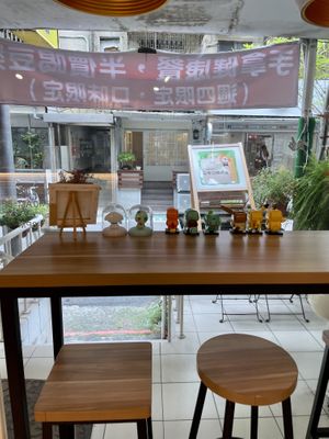 Window/counter seating  at Dousun Soy Milk 豆桑鮮打豆漿 in Taipei