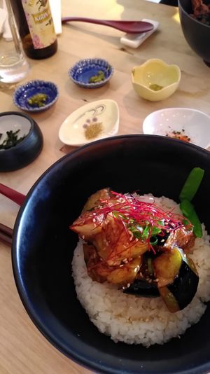 Nasumiso Don with the different garnish in the background at Kounosuke in Utrecht