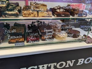 Vegan brownies at Cielo Cakery in Brighton