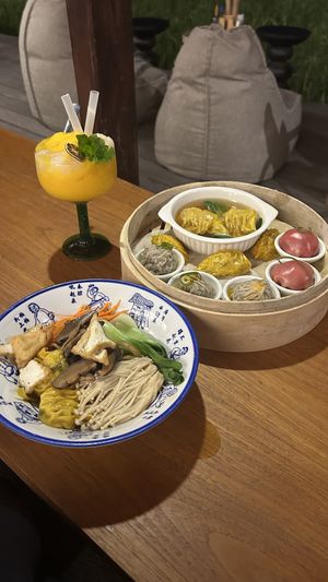 Scallion noodles (vegan), vegan combo and mango pop cocktail 🍹   at Sista the Dumpling Shack in Kuta