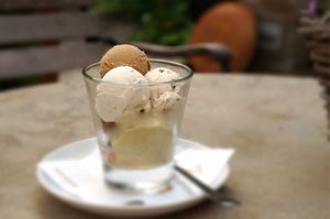 2 organic vegan ice cream flavours at La Petite Galerie in Paderborn