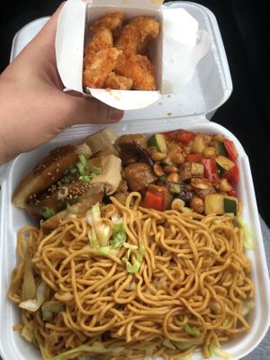Vegan fried shrimp, vegan chow mein, vegan teriyaki, vegan orange nugget 🌱🤤 it is sooo good! 😍 at Sunny Express Mexican Chinese in Compton