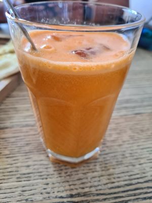 Carrot and ginger juice at Alecrim in Carrapateira