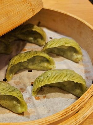Vegetable dumplings at Din Tai Fung 鼎泰豐 - Raffles City in Central Singapore