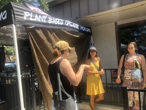 Smooth and joyful Brunch toons ala DJ Ambergers! 🎶 💗 at Pizza Riot in Chico