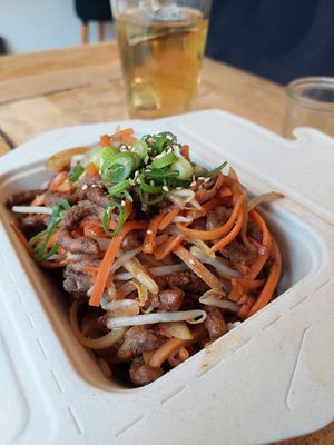 'Beefy Bulgogi' with rice (12.50) & Jasmine tea (2.50) at De Patchka in Amsterdam