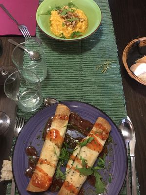 Risotto y Burritos de heura, la salsa era agridulce y un poco pincante at La Olivera in Nueno