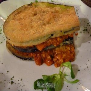 Eggplant puff with soy, 'pisto' and tomato at La Olivera in Nueno