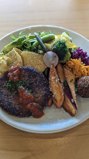 Deli Plate Hamburger (1500¥) at NICE in Fukuoka