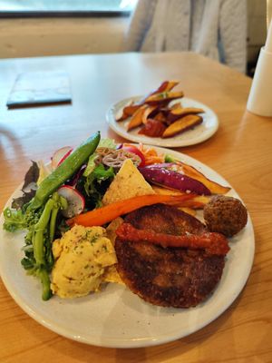 Burger plate with sweet potato fries at NICE in Fukuoka