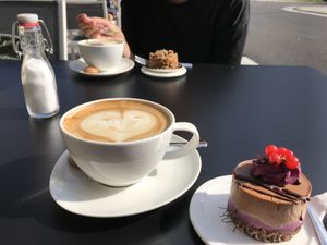 Apfel-Törtchen, vegan at Sarah's Konditorei & Cafe in Koenigswinter