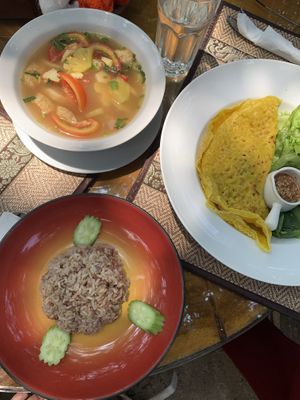 Khmer sour soup and banh chev 🤤 at Peace Cafe in Siem Reap