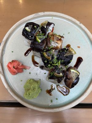 Entrada sushi (8 peças)  at Let it V - plant based in Buenos Aires