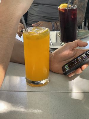 Jugo de naranja  at Let it V - plant based in Buenos Aires